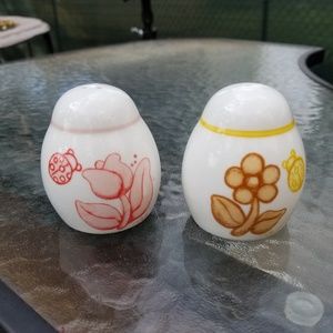 THUN NOVA VILLA CERAMIC SALT AND PEPPER SHAKER